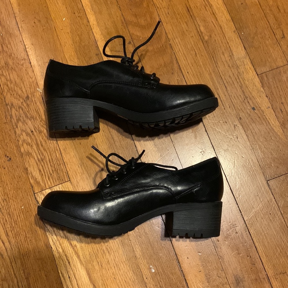 Vintage Y2K Unr8ed lace up heels